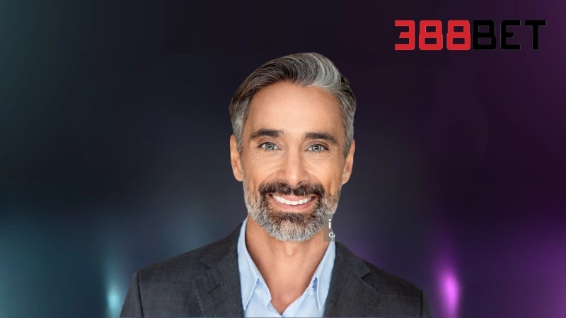 Alexander Phạm Dưỡng sinh năm 1978 quê gốc ở Đà Nẵng